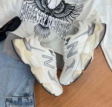 Carregar imagem no visualizador da galeria, Tênis New Balance 9060 Sea Salt Branco Couro Legítimo