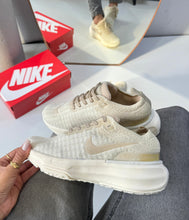 Carregar imagem no visualizador da galeria, Tênis Nike Zoom X Invicible Run 3 Vanilla Cream