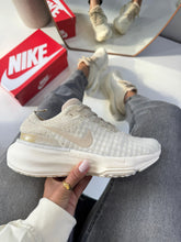 Carregar imagem no visualizador da galeria, Tênis Nike Zoom X Invicible Run 3 Vanilla Cream