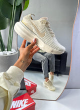 Carregar imagem no visualizador da galeria, Tênis Nike Zoom X Invicible Run 3 Vanilla Cream
