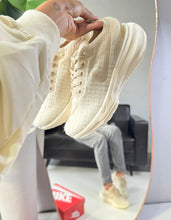 Carregar imagem no visualizador da galeria, Tênis Nike Zoom X Invicible Run 3 Vanilla Cream
