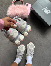 Carregar imagem no visualizador da galeria, Tênis New Balance 9060 Danone Couro Legítimo
