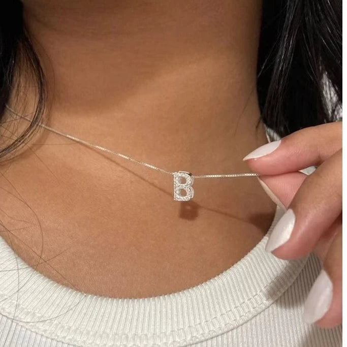 Colar Letra Inicial Cravejada Banhado à Prata 925 e Ouro 18K